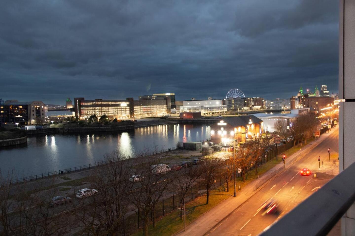 Stunning Mersey View Flat W Parking In Liverpool Buitenkant foto
