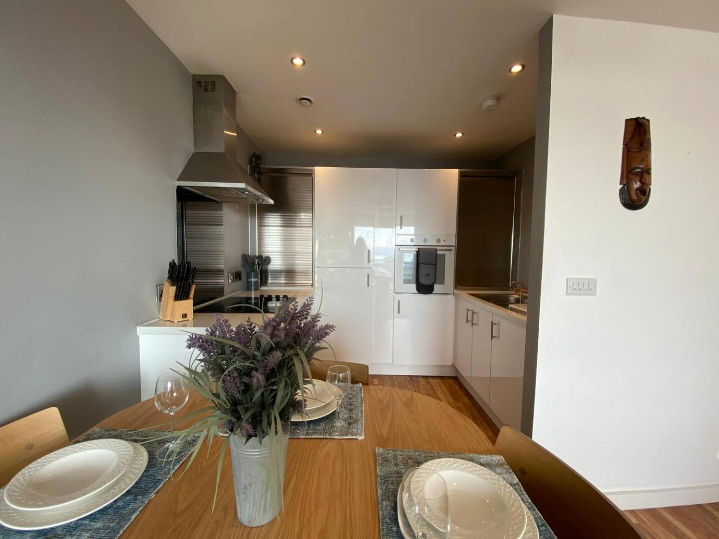 Stunning Mersey View Flat W Parking In Liverpool Buitenkant foto