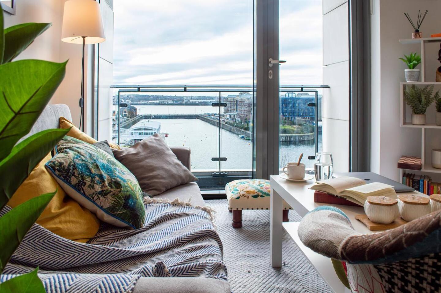 Stunning Mersey View Flat W Parking In Liverpool Buitenkant foto