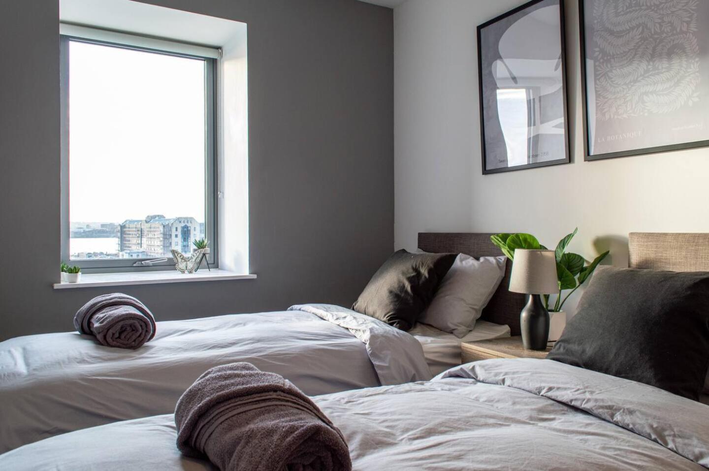 Stunning Mersey View Flat W Parking In Liverpool Buitenkant foto