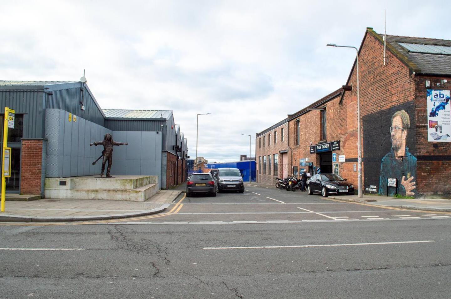 Stunning Mersey View Flat W Parking In Liverpool Buitenkant foto
